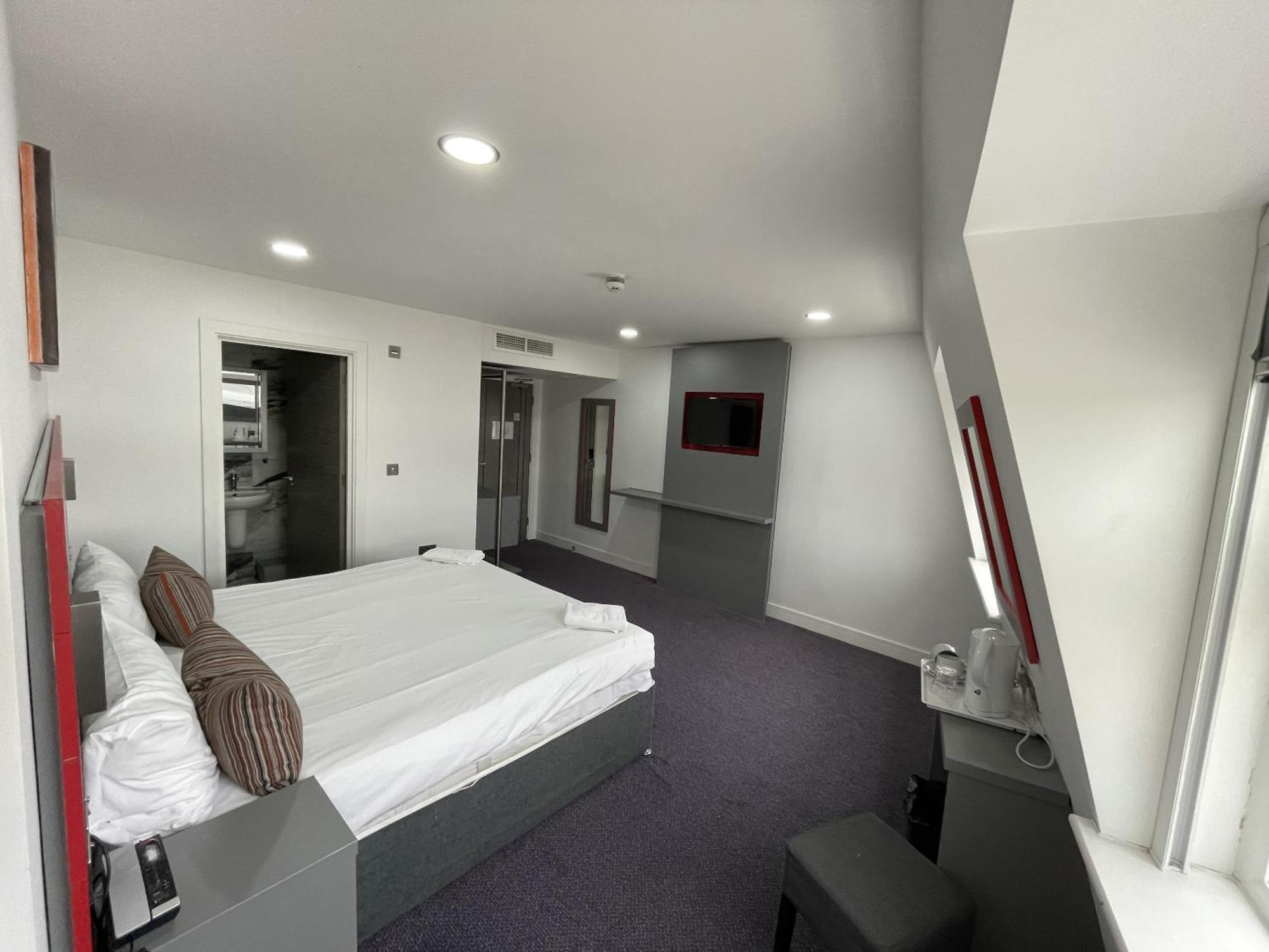 Ilford Hotel Goodmayes מראה חיצוני תמונה